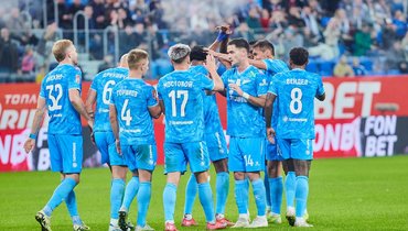 Футболисты «Зенита» празднуют гол в ворота ЦСКА.