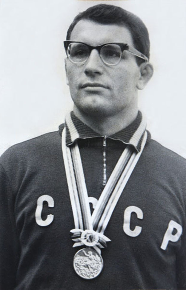 Александр Иваницкий.