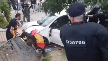 Жесть в Испании: автомобиль въехал в болельщиков «Эспаньола» перед матчем с «Барселоной». Есть пострадавшие