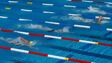 «Корявая попытка наступить на ногу нашим пловцам». Антироссийские санкции World Aquatics снова вызвали гнев