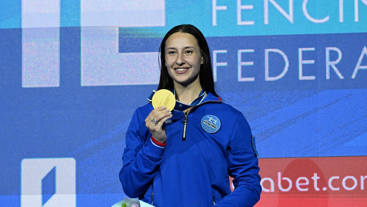 Егорян посвятила России золотую медаль чемпионата мира по фехтованию