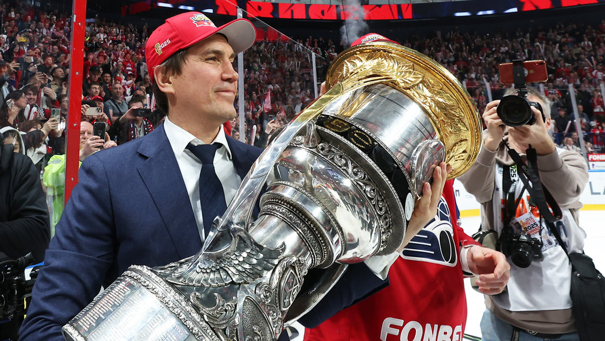 Конфликт «Локомотива» и Никитина начал не клуб. Бан тренеру на чемпионский парад — логичная реакция