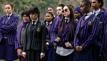 Сериалы, похожие на Уэнсдей: мистические сериалы.