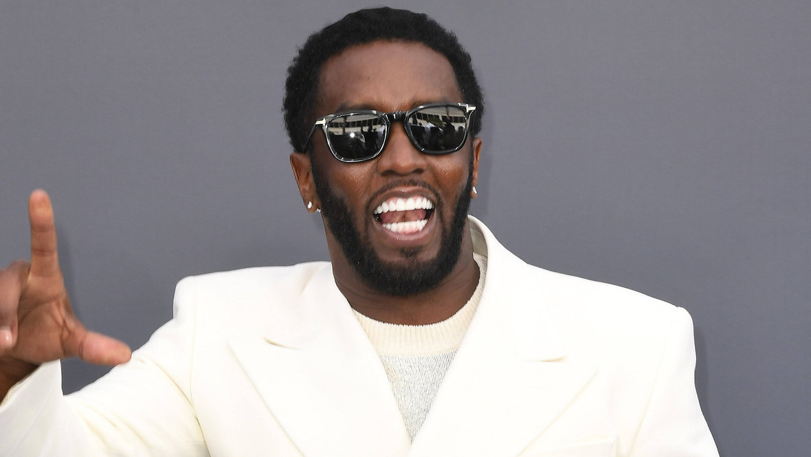 Қызметшіге тыңшылық