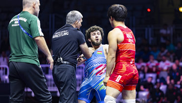 Исмаил Мусукаев (в центре) устроил драку с японцем Аояги.