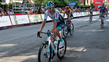 «У людей есть право протестовать, но не создавать угрозы невиновным». Велогонщик Ермаков — о беспорядках на «Вуэльте»