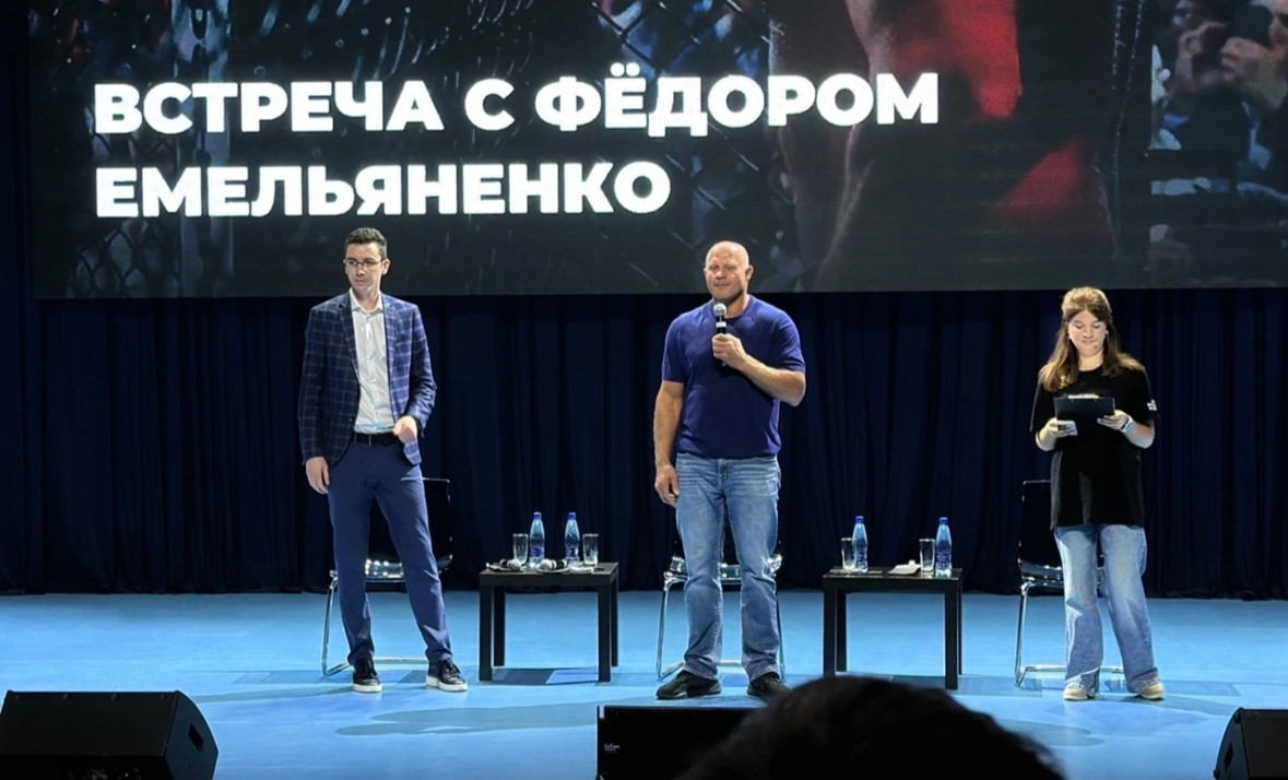 Федор Емельяненко пнул блогеров по делу. Они хотят заниматься легкой работой, когда перед страной стоят сверхзадачи