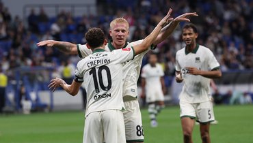 Футболисты «Краснодара» Эдуард Сперцян и Никита Кривцов.