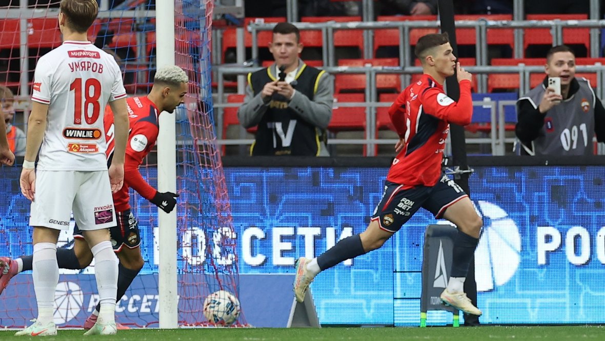 Полузащитник ЦСКА Кирилл Глебов празднует свой гол в ворота «Спартака» в матче 11-го тура РПЛ (3:2) 5 октября.