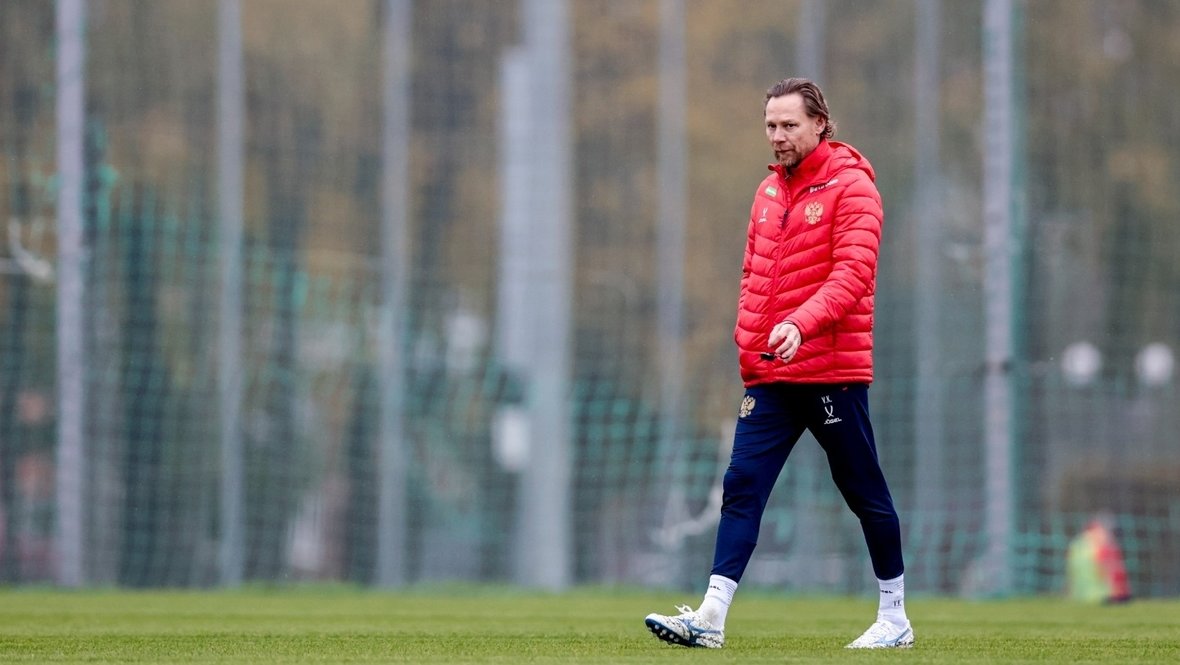 Валерий Карпин.