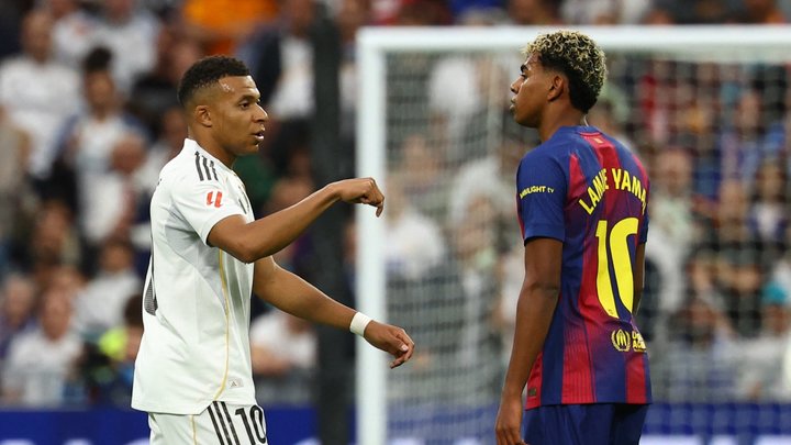 «Барселона» в декабре планирует сыграть товарищеский матч против соперника сборной России