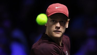 Синнер разгромил Зверева в полуфинале «мастерса» в Париже, отдав немцу лишь один гейм