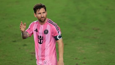 «Вернулся в место, по которому скучаю всей душой». Месси тайно посетил «Камп Ноу» — и намекнул на камбэк в «Барсу»