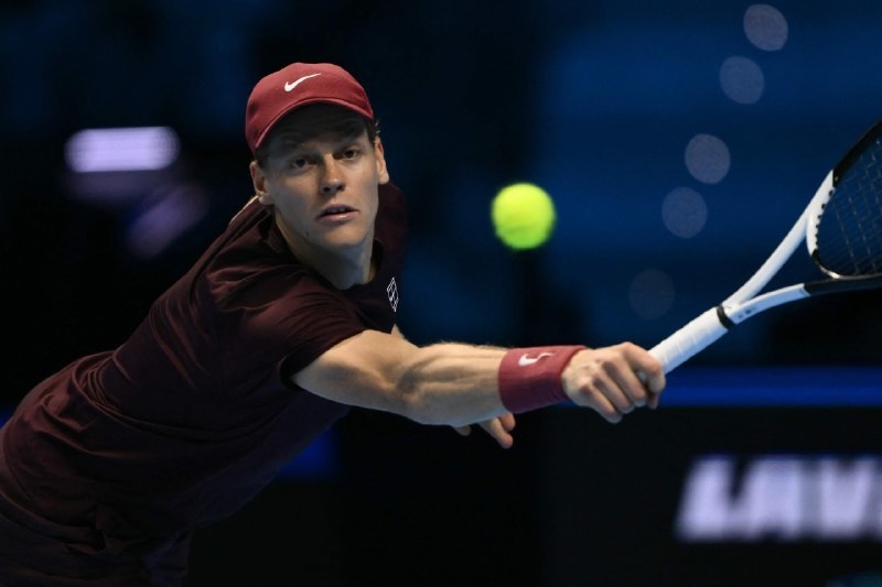 Синнер победил Зверева и досрочно вышел в полуфинал Итогового турнира ATP