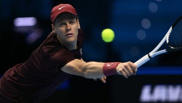 Синнер победил Зверева и досрочно вышел в полуфинал Итогового турнира ATP