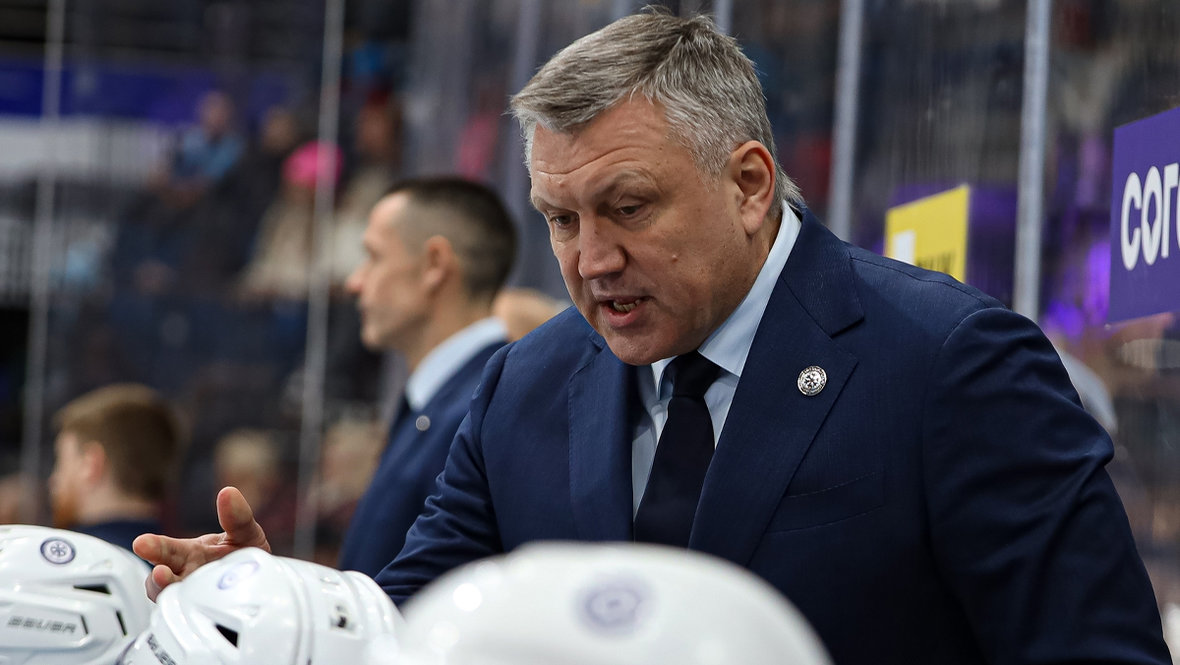 Сибирь проиграла 11-й матч подряд в регулярном чемпионате КХЛ: почему не увольняют главного тренера Вячеслава Буцаева — конфликт с журналистами