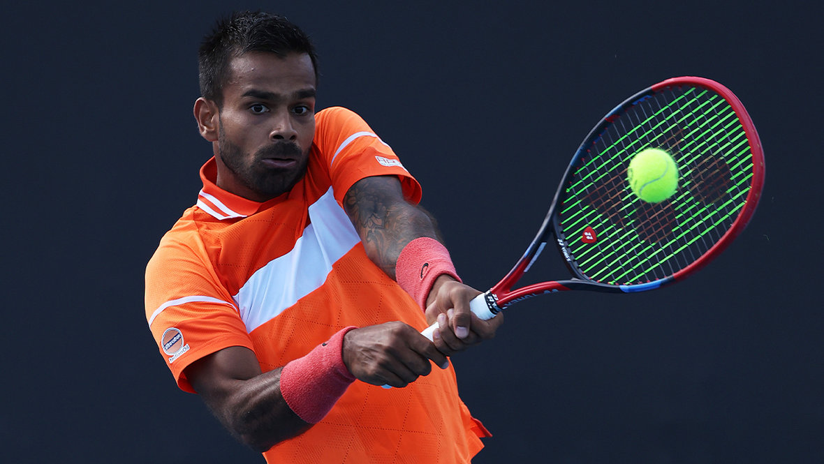 Индийский теннисист Сумит Нагал не может попасть на отборочный турнир Australian Open в Китае: почему спортсмена не пускают — сандалы с визами в спорте