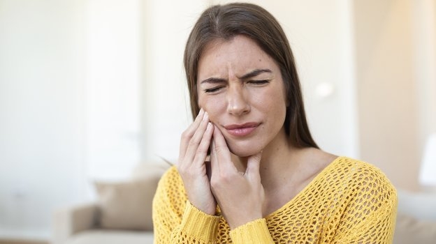 Жительница Великобритании не может открывать рот из-за ошибки врачей