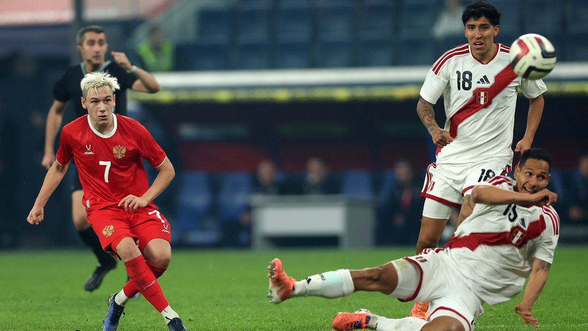 После матча сборной России многие жаловались на газон. Что произошло с полем на «Газпром Арене»?