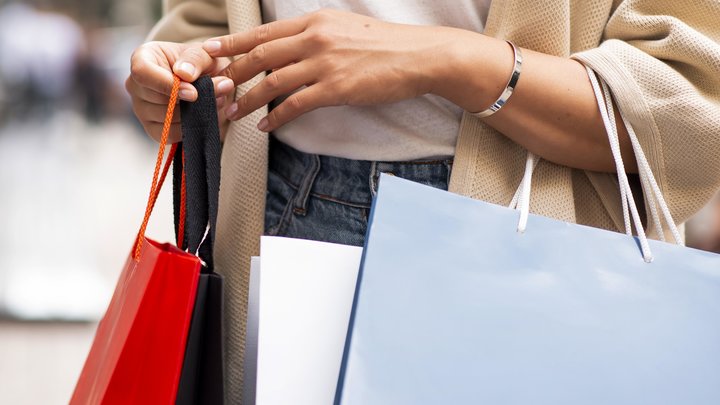 Психолог назвала признаки шопоголизма