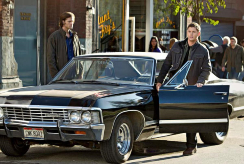 Культовые автомобили из фильмов и сериалов: легенды, о которых помнят зрители