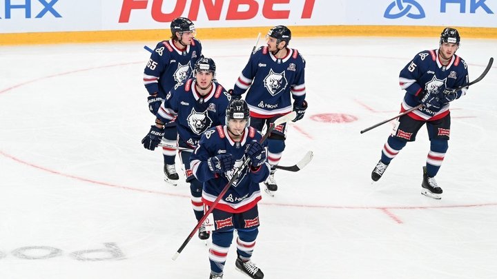 «Нефтехимик» взял верх над «Шанхайскими Драконами» в результативном матче КХЛ