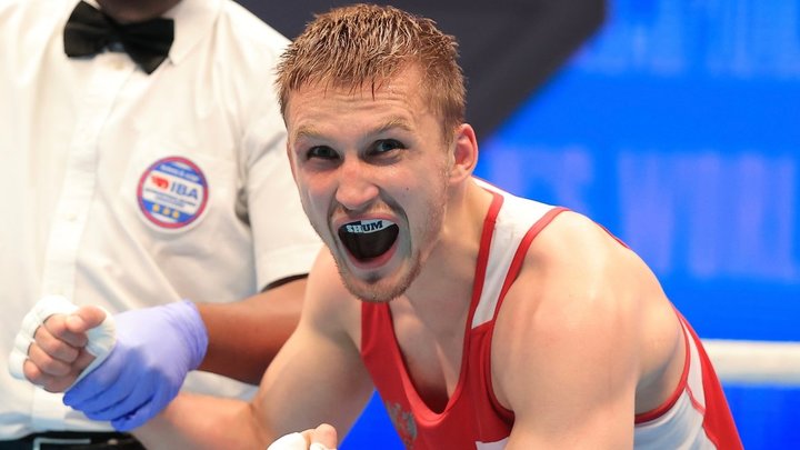 Российский Тайсон: боксера Шумкова накажут за укус соперника в финале ЧМ