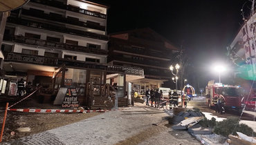 Последствия пожара в баре на горнолыжном курорте в Швейцарии.