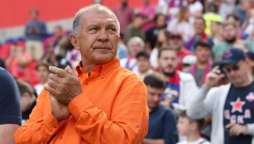 «Все еще хочу услышать в Екатеринбурге гимн Лиги чемпионов». Президент «Урала» — о юбилее, Rolls-Royce, Березуцком, Cмолове