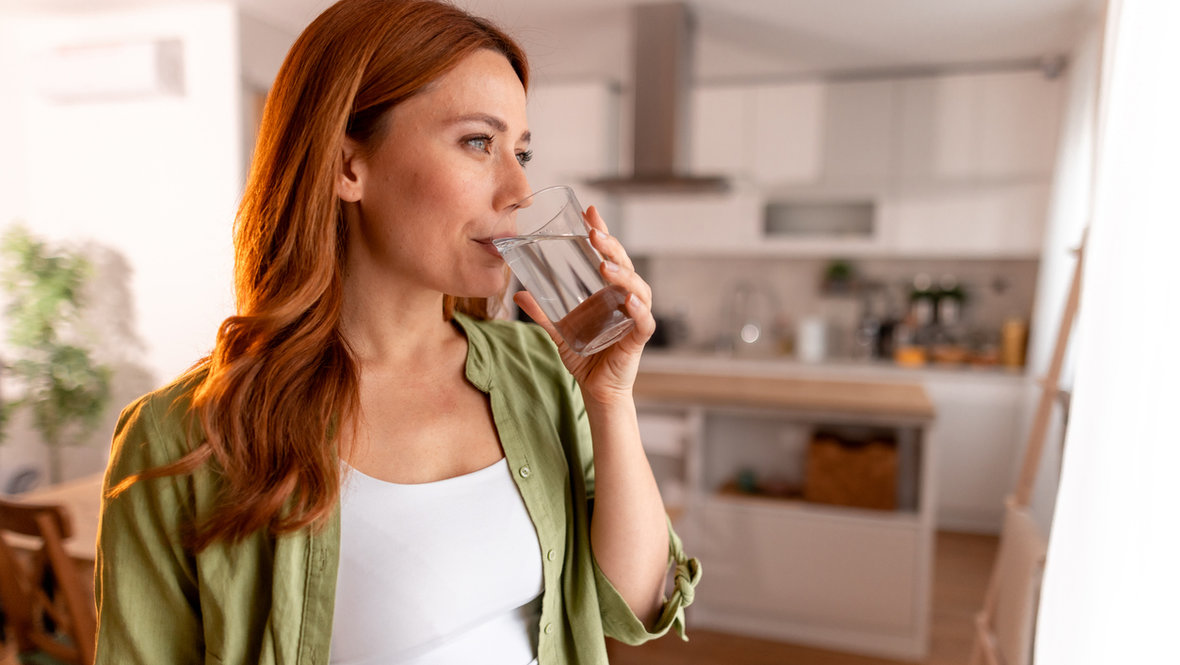Почему просто пить воду недостаточно: как правильно поддерживать водный баланс