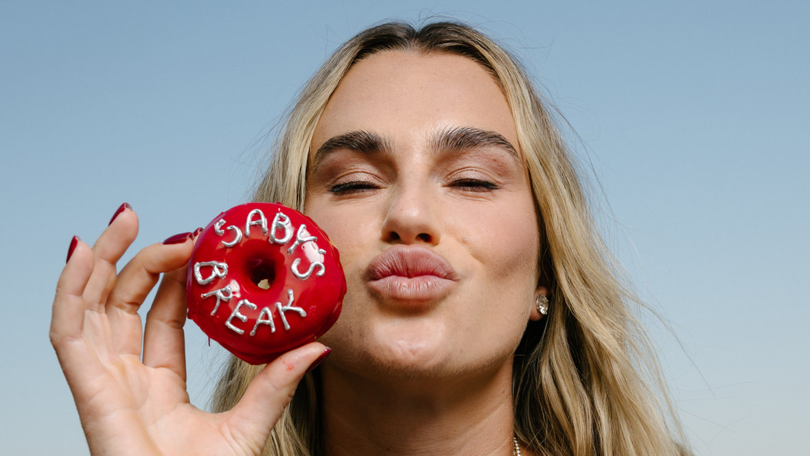 Арина Соболенко представила коллекцию пончиков в Дубае