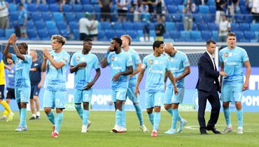 Сергей Семак с футболистами «Зенита».