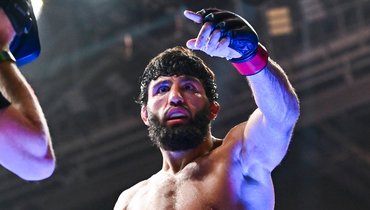 Царукян снова не справился с эмоциями. Боец UFC ударил блогера после того, как выиграл у него борцовскую схватку