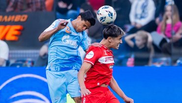 Дуглас Сантос и Пабло Солари в матче «Зенит» — «Спартак» (2:0).