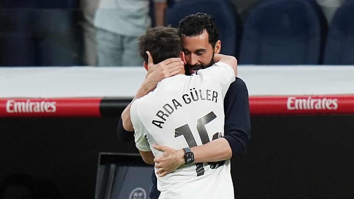 Альваро Арбелоа и Арда Гюлер.