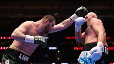 Тайсон Фьюри выиграл бой у Арсланбека Махмудова решением судей.