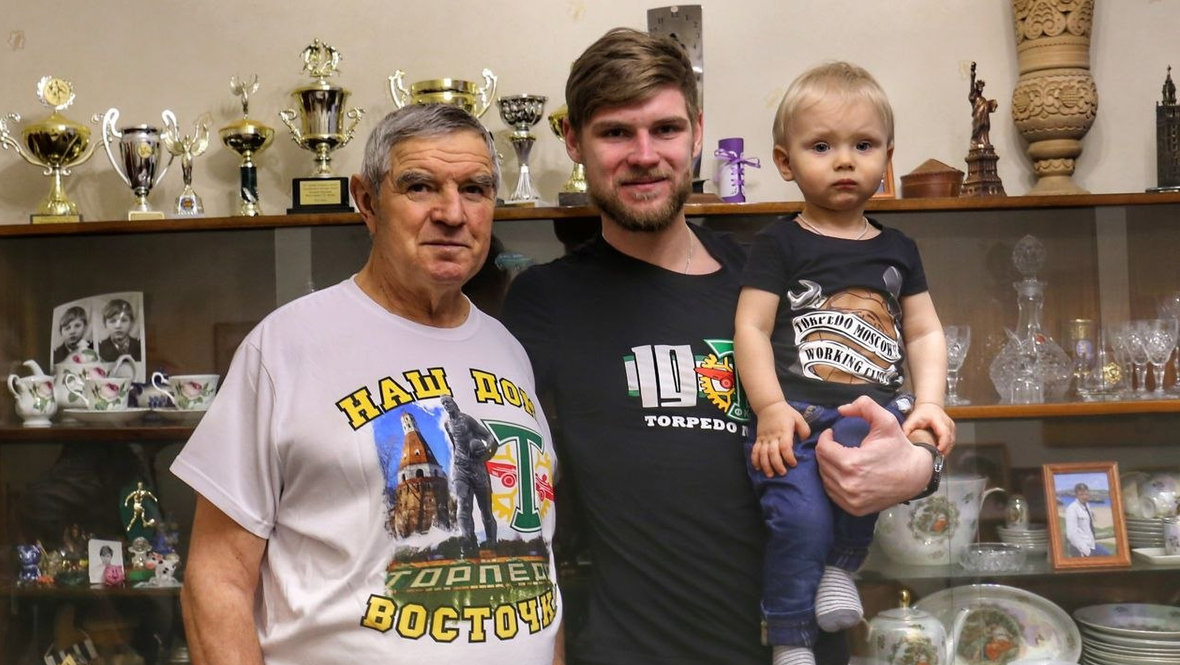 Виктор Шустиков и Сергей Шустиков с сыном Михаилом.