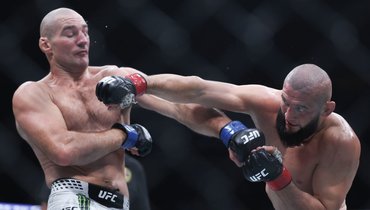 Чимаев проиграл Стрикленду в титульном поединке на турнире UFC 328