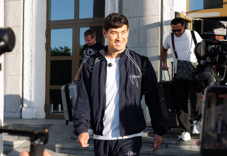 Дмитрий Бивол.