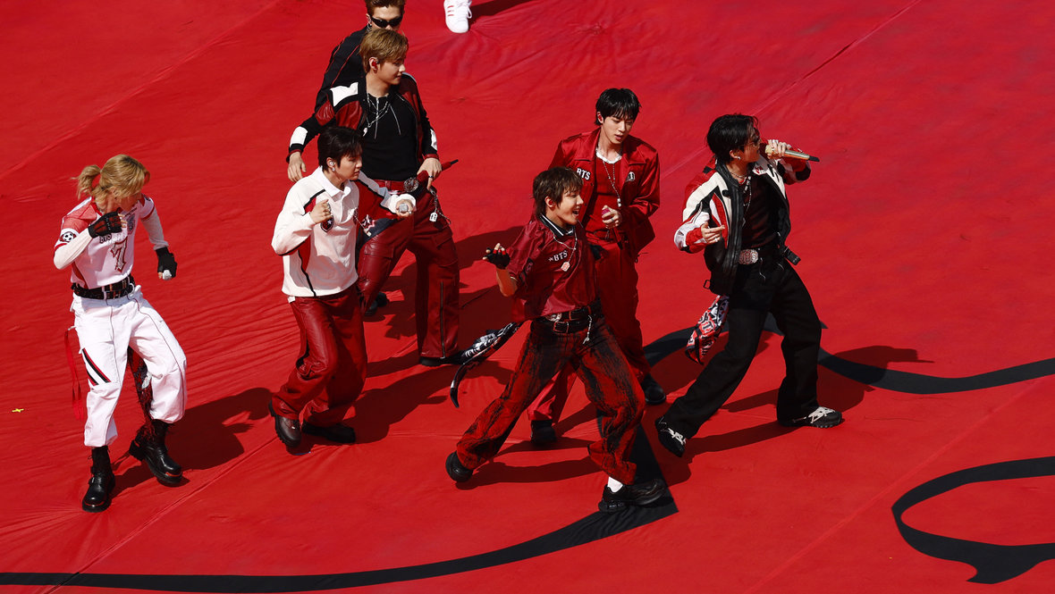 Выступление группы BTS.