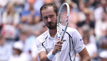 Медведев победил в первом матче после US Open. Россиянин переиграл Ройе во втором круге турнира в Ханчжоу