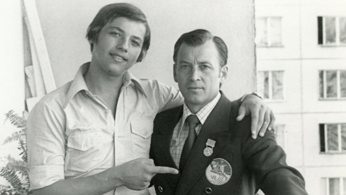 Сергей Беляев с сыном Александром в 1979 году.