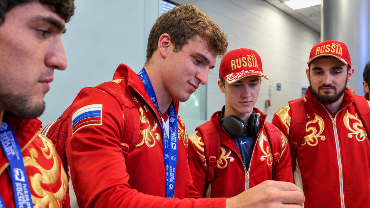 Давид Суров.