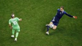 Вчера. Порту-Алегри. Германия - Алжир - 2:1 д.в. Очередной рейд Мануэля НОЙЕРА за пределы штрафной площади.