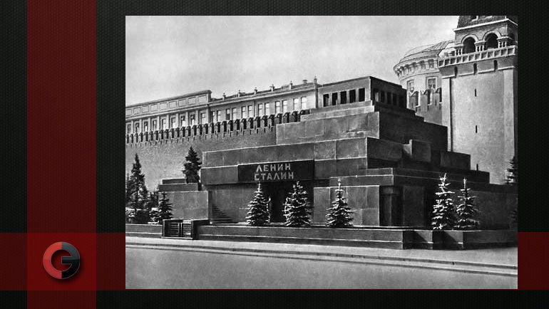 Мавзолей Ленина и Сталина.