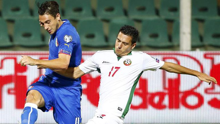 6 сентября. Палермо. Италия - Болгария - 1:0. Армейский полузащитник Георгий МИЛАНОВ (№17) против Маттео ДАРМИАНА. Фото REUTERS