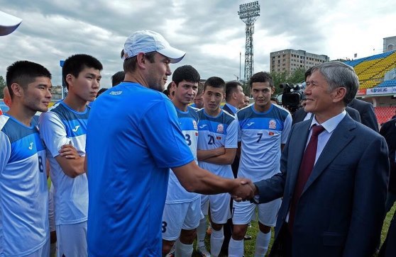 Александр КРЕСТИНИН и президент Киргизии Алмазбек АТАМБАЕВ.