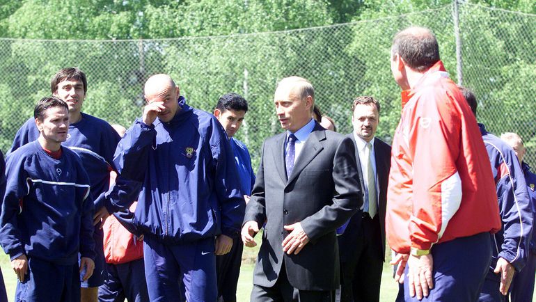Май 2002 года. Бор. Президент России Владимир ПУТИН встречается с футбольной и хоккейной сборными России. Фото Алексей ИВАНОВ, Май 2002 года. Бор. Президент России Владимир ПУТИН встречается с футбольной и хоккейной сборными России. Фото Алексей ИВАНОВ,