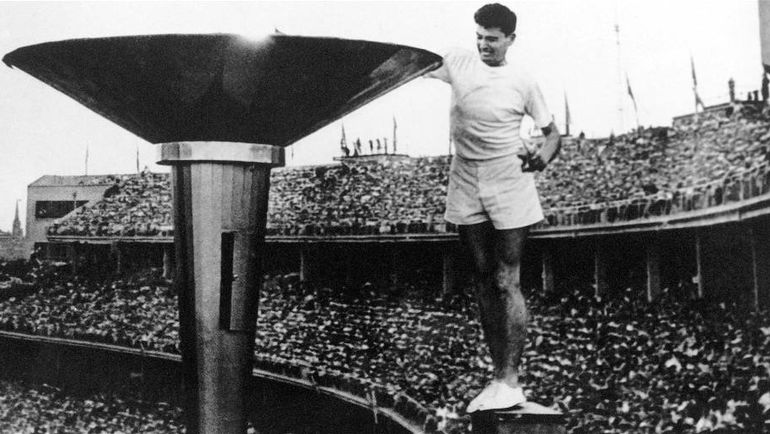 Зажжение олимпийского огня на Играх в Мельбурне в 1956 году. Фото www.olympic.org.nz Зажжение олимпийского огня на Играх в Мельбурне в 1956 году. Фото www.olympic.org.nz