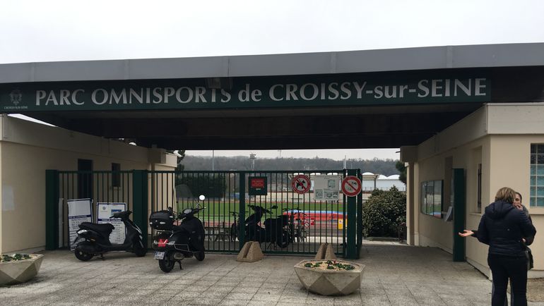 Стадион Parc omnisports de Croiss-sur-Seine. Фото Дмитрий СИМОНОВ, "СЭ"
